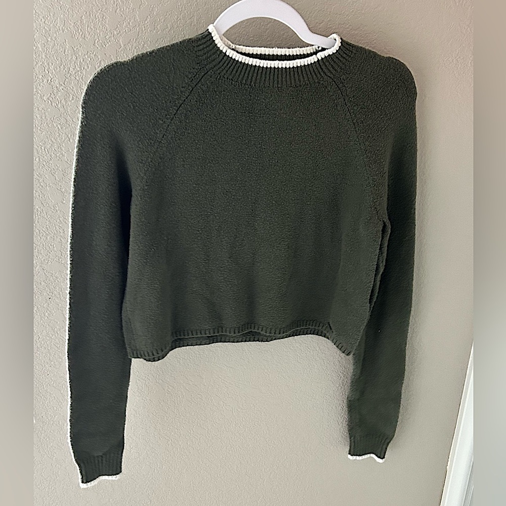 Hollister Cropped Sweater